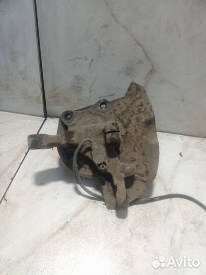 Кулак передний левый Opel Omega B 1998 GM