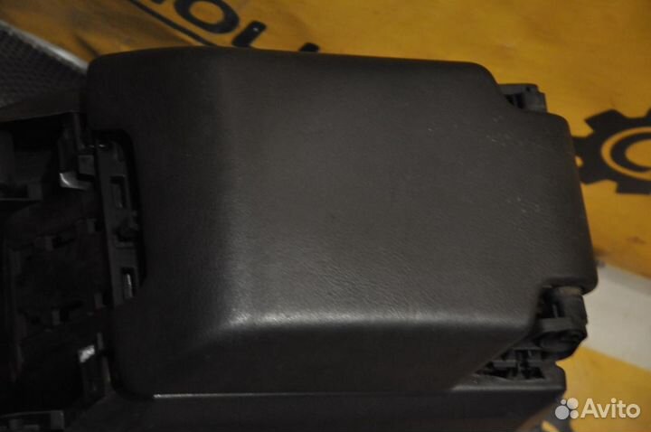 Подлокотник land rover Discovery 3 L319