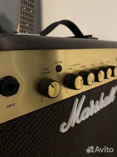 Гитарный комбоусилитель Marshall MG15CF Gold