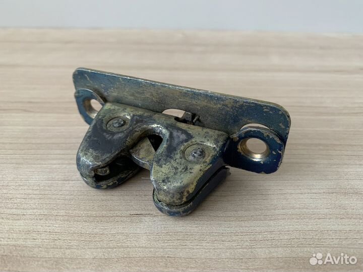 Замок крышки багажника верхняя часть BMW E23 735i