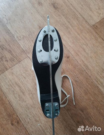 Профессиональные фигурные коньки wifa