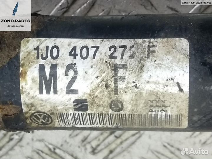 Полуось передняя правая на Volkswagen Golf-4