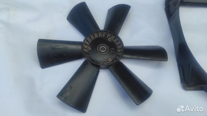 Диффузор кожух вентилятор Mercedes w201 E190