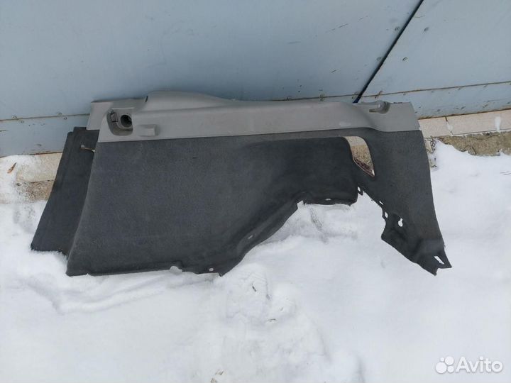 Обшивка багажника правая Toyota Prius 2 NHW20