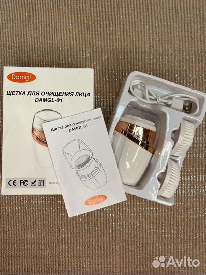 Щеточка новая для умывания и очищения лица