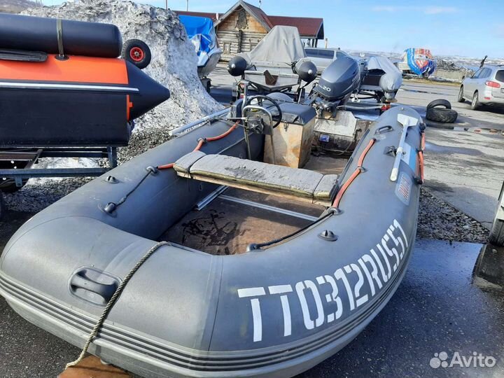 Продам лодку с мотором
