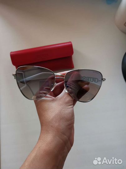 Солнцезащитные очки женские guess