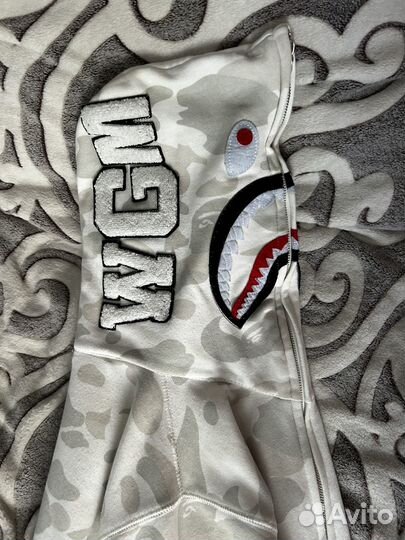 Кофта на молнии bape белая