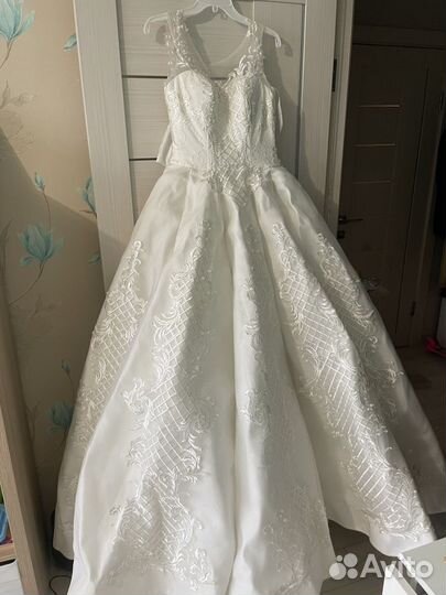 Платье свадебное новое 44