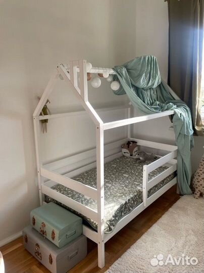 Кровать домик