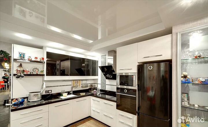 Натяжной потолок глянцевый