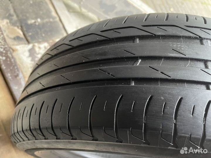 Bridgestone Turanza T001 215/60 R16