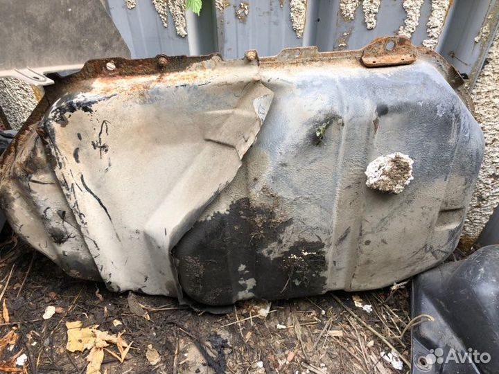 Топливный бак Mitsubishi Lancer 9