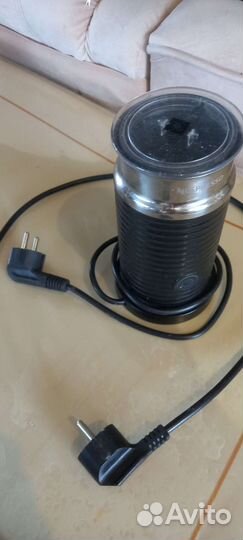 Кофемашина и каппучинатор Nespresso