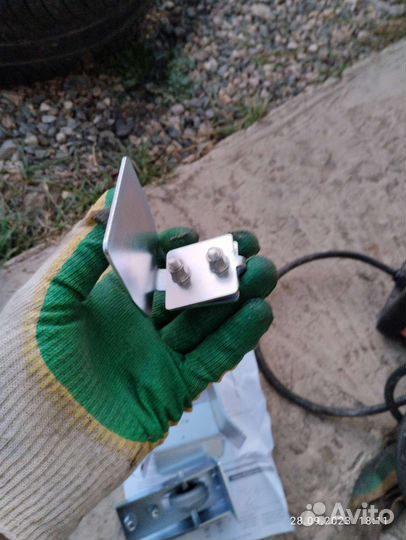 Улавливатель нижний для откатных ворот