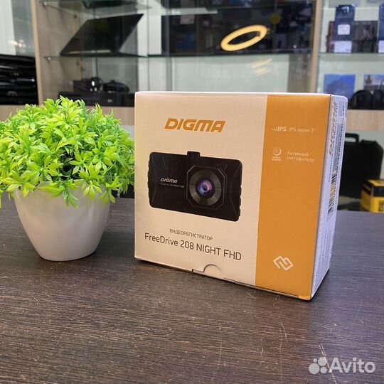Видеорегистратор Digma FreeDrive 208 Night FHD