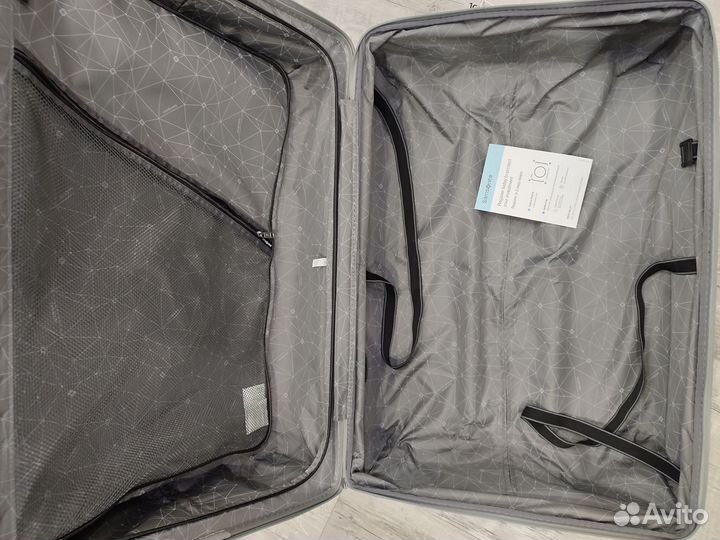 Чемодан на колесах samsonite