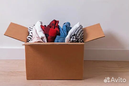 коробки с вещами, подготовленными к отправке