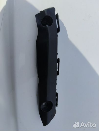 Кронштейн переднего бампера