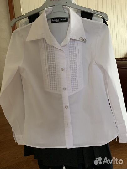 Комплект из двух блузок и жилетки