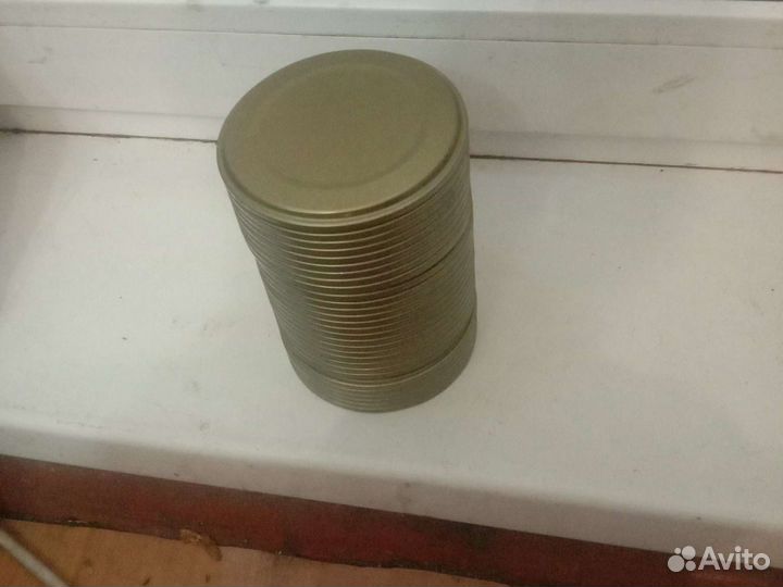 Закаточная машинка для жестяных банок времен СССР