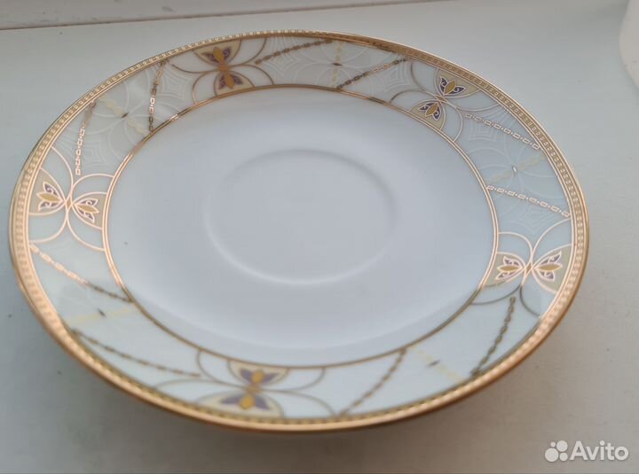 Чайный фарфоровый набор на металлической подставке