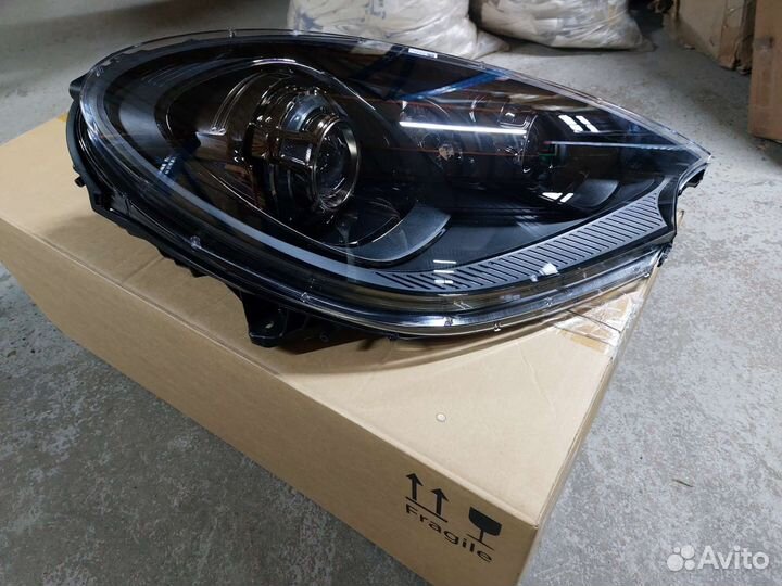 Новая правая фара Porsche Macan ксенон оригинал