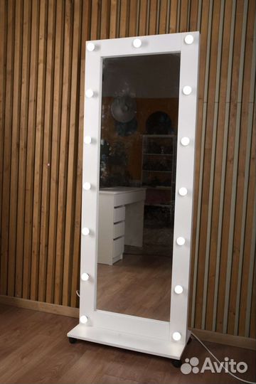 Гримерное зеркало. Ростовое зеркало