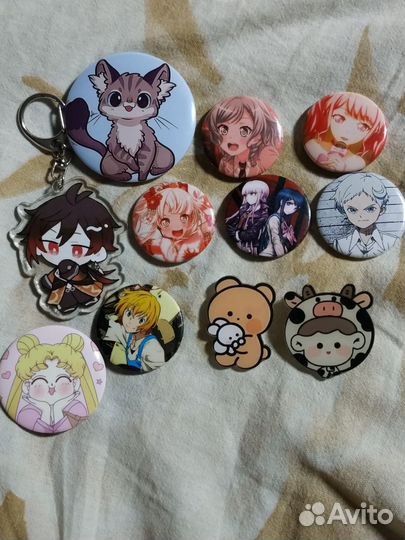 Значки и брелок