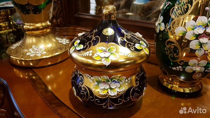 Шкатулка- бонбоньерка ваза Богемия