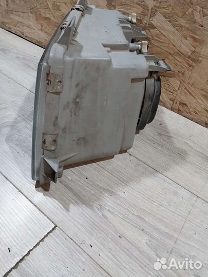 Фара правая Mercedes Sprinter W901