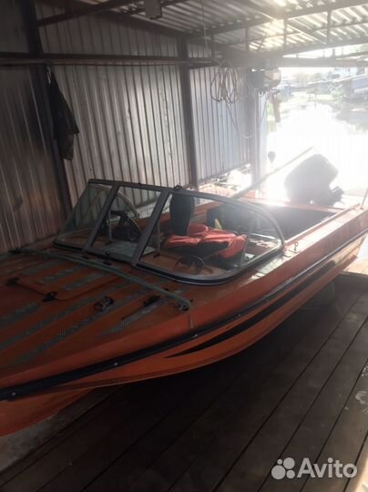 Лодка с мотором