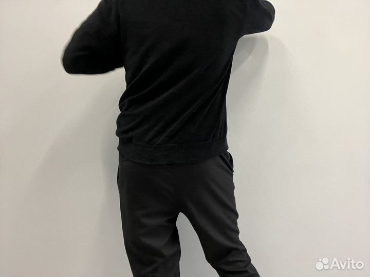 Черный велюровый свитшот COS