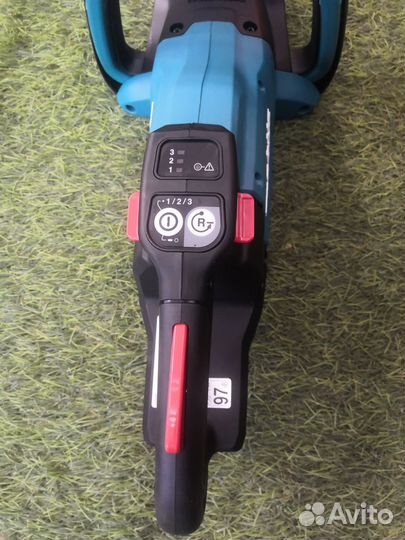 Кусторез аккумуляторный Makita 40 В UH005GZ