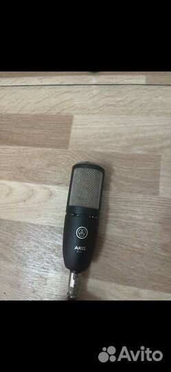 Микрофон AKG p220