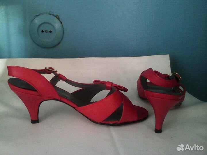 Босоножки модельные