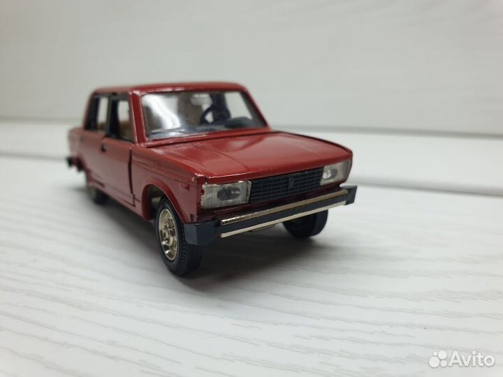 Ваз 2105 1/43 СССР модель моделька