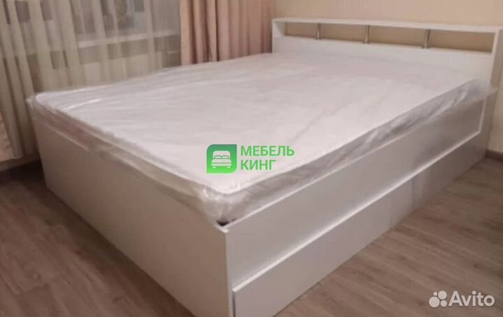 Кровать с матрасом