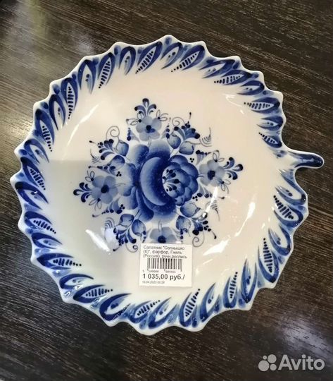 Тарелка из форфора. Гжель