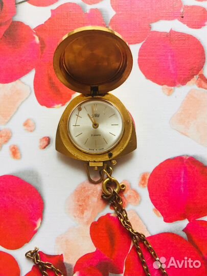 Винтажные Часы кулон Заря СССР позолота 21 камень