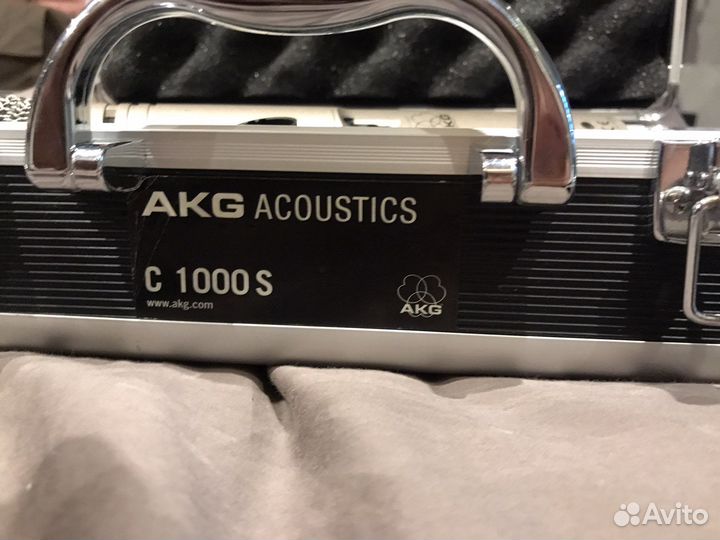 Студийный микрофон с AKG C1000S