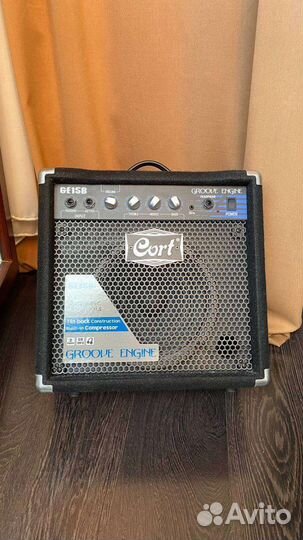 Басовый комбоусилитель