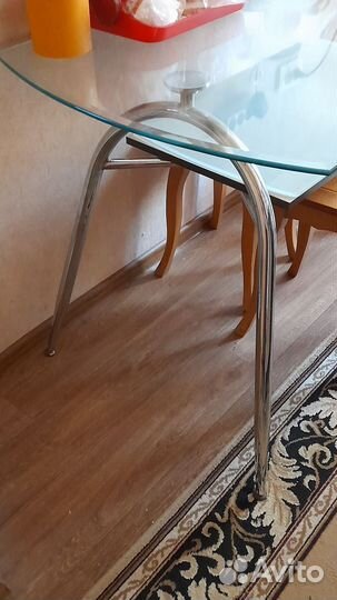 Кухонный стол стекло