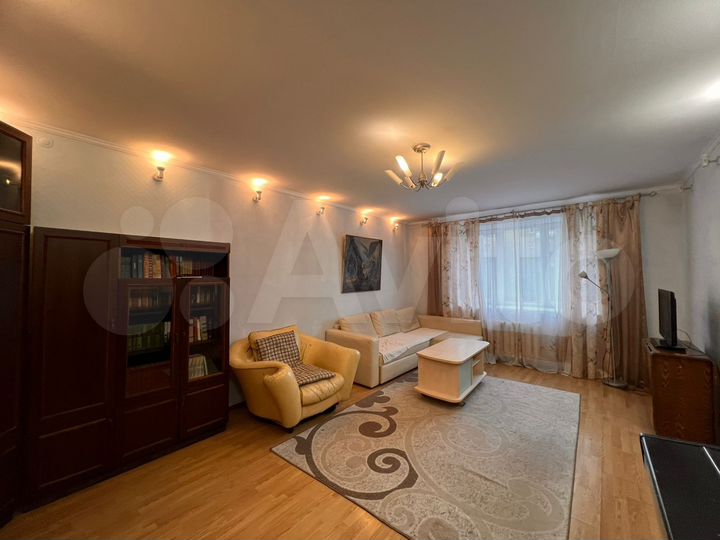 3-к. квартира, 90 м², 1/9 эт.