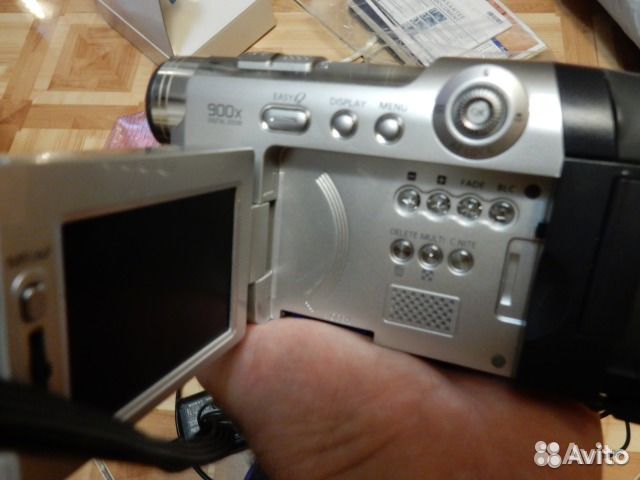 Видеокамера samsung VP-D6550i -это2006год касетная