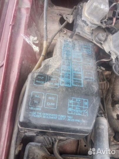 Блок предохранителей Mitsubishi Space Wagon 2 1992