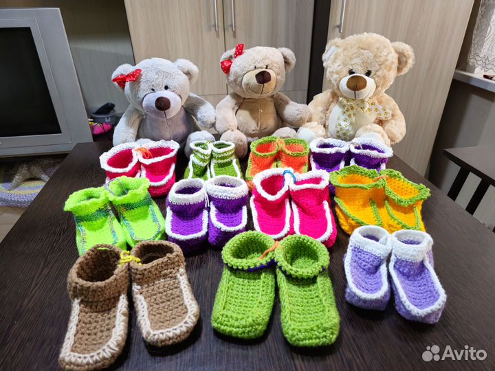 Вязанные следы,детские тапочки и коврики