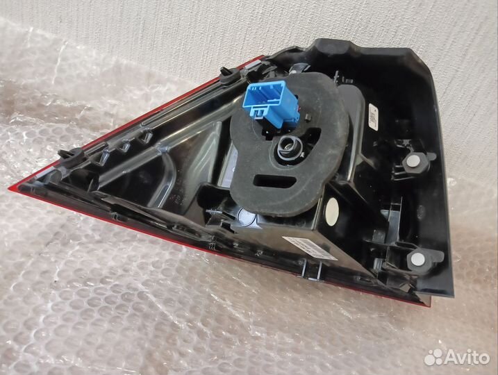 Фонарь задний правый на Volkswagen Golf