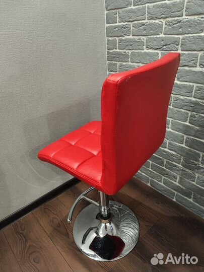 Барный стул кожаный красный