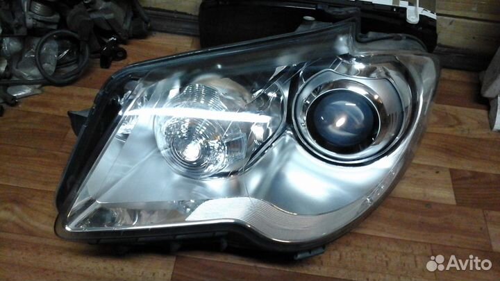 Фара Volkswagen Touran